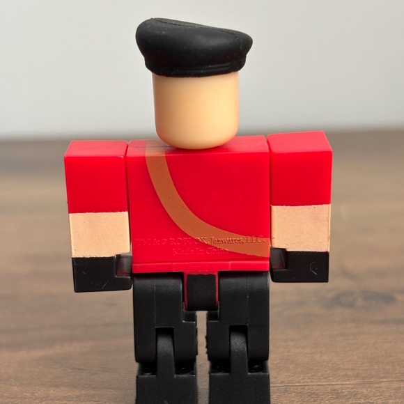 ROBLOX Heroes of Robloxia DYNAMO Villian Action Figure Toy Jazwares Red & Black - Picture 6 of 7